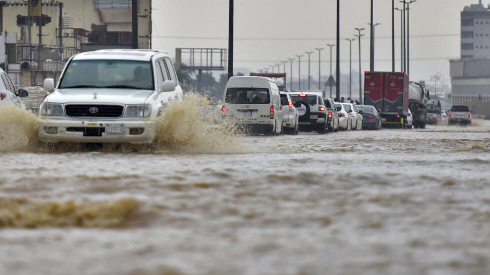 حالة الطقس اليوم الجمعة 27-12-2024 في السعودية| سيول وأمطار