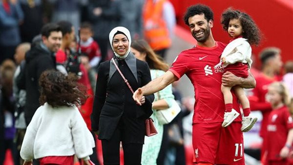 قبل مواجهة ليستر.. محمد صلاح يحتفل مع أسرته بالكريسماس