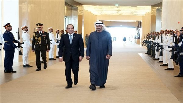 الرئيس السيسي يختتم زيارته للإمارات والشيخ محمد بن زايد في وداعه