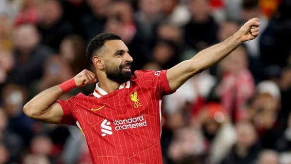 محمد صلاح يتخطى هنري ويحطم رقما قياسيا جديدا في الدوري الإنجليزي