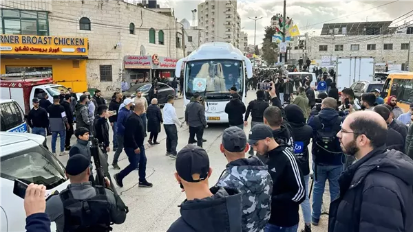 وصول أسرى فلسطينيين مفرج عنهم من سجون الاحتلال إلى قطاع غزة