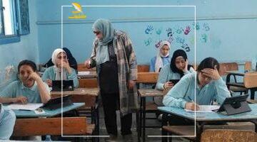 عاجل.. 
                                            جروبات الغش تنشر أسئلة امتحانات الصف الأول الثانوى العام بالقاهرة