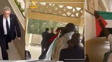 عاجل.. 
                                            متظاهرون مؤيدون لفلسطين يجبرون سفير إسرائيل على مغادرة حرم جامعى بالسنغال