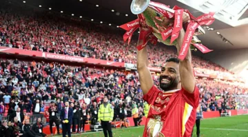 كلام يهز الدنيا.. أسطورة مانشستر يونايتد يفجرها: محمد صلاح هو الأحق بالكرة الذهبية