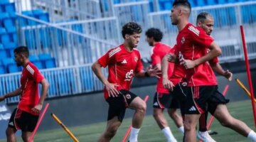 الجد بدأ.. الأهلي يختتم مرانه الثاني في رحلة كأس العالم للأندية من ملعب جامعة نوفا