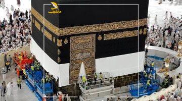 قبل الدنيا ما تصحى.. استبدال كسوة الكعبة المشرفة في مشهد روحاني مهيب فجر يوم عرفة