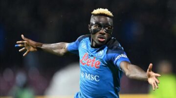 الهلال مش بيهزر.. عرض جنوني من الهلال السعودي لضم أوسيمين يتخطى 35 مليون يورو سنويًا 2 الهلال مش بيهزر.. عرض جنوني من الهلال السعودي لضم أوسيمين يتخطى 35 مليون يورو سنويًا