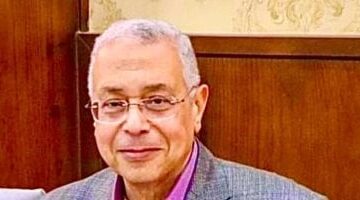 دعم مش عادي.. سفير مصر في بولندا يرافق بعثة شباب اليد حتى مغادرة المطار إلى مدينة كيلسى
