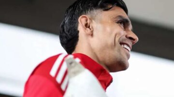 الأهلي حسمها.. رد رسمي يفجر تطورات أزمة بن شرقي مع ريبيرو