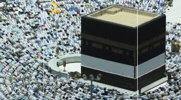 مشهد يهز القلوب.. حجاج بيت الله الحرام يؤدون الظهر والعصر في مسجد نمرة