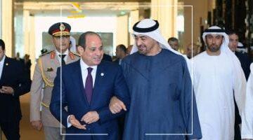حدث مش عادي.. الشيخ محمد بن زايد يستقبل الرئيس السيسي شخصياً بمطار أبوظبي ويعقدان قمة ثنائية عاجلة