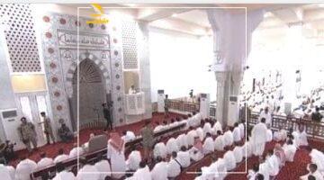مش زي العادي.. الحجاج يؤدون صلاتي الظهر والعصر جمعًا وقصرًا بمسجد نمرة