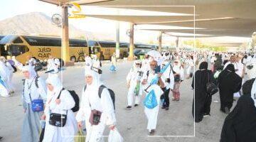 عدّوا العقبة.. حجاج الجمعيات الأهلية يواصلون أداء مناسك الحج ويرمون جمرة العقبة الكبرى
