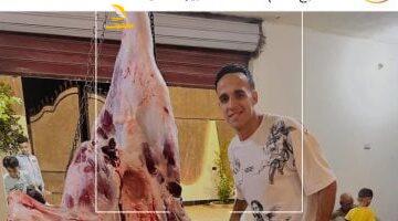 بإيده هو.. ناصر منسى يفاجئ الجميع بصورة من قلب ذبح الأضحية احتفالًا بالعيد