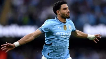 كراسي مانشستر.. صراع مرموش مع صفقات مانشستر سيتي الجديدة في منافسة ثلاثية
