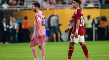 كوكا.. وحسم الموقف! .. إصابة خفيفة تُهدد مشاركته وموقفه النهائي يتحدد في تدريبات الأهلي.