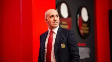 استنوا لـ 2028.. رئيس مانشستر يونايتد يحدد موعد عودة البريميرليج لأولد ترافورد