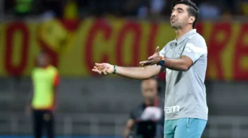 غضب بالميراس.. مدرب الفريق يشتبك مع مصور وصحفي قبل انطلاق كأس العالم للأندية
