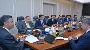 لقمة عيشك.. وزير التموين يجتمع بقادة المواد الغذائية وبقالي التموين و”جمعيتي”