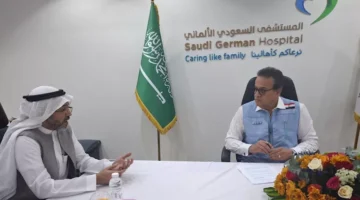 في لقطة إنسانية.. وزير الصحة يتواجد في السعودية لأداء مناسك الحج