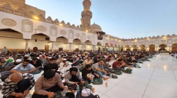 مائدة الأزهر.. بيت الزكاة والصدقات يقدم 6 آلاف وجبة إفطار للمصلين بالجامع الأزهر
