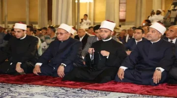 رسالة مهمة.. وزير الأوقاف يؤم المصلين بمسجد الإمام الحسين بالقاهرة