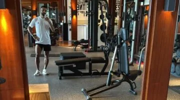 محدش قده.. محمد صلاح يعرض عضلاته من الجيم بلياقة لا تصدق.. استعداداً للموسم المنتظر