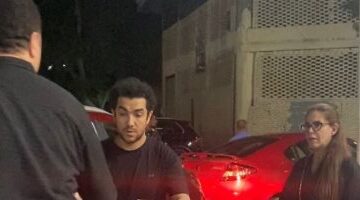 حضور لافت.. ميدو عادل ودنيا عبد العزيز وسامي مغاوري في عزاء والدة هشام إسماعيل