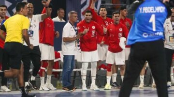 مفاجأة الشوط الأول.. منتخب مصر يتقدم على إسبانيا في مونديال اليد للناشئين