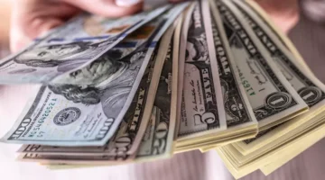 تحليل عاجل: كيف أغلق سعر الدولار اليوم في أكبر 10 بنوك؟