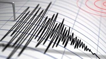 هزة أرضية قوية.. زلزال بقوة 6.55 درجة يضرب بابوا الغربية في إندونيسيا