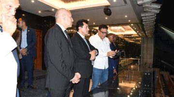 قرار جديد.. وزير الرياضة ومحافظ القاهرة يتفقدان أرضية استاد القاهرة الدولي