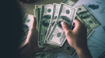 هبوط مفاجئ.. سعر الدولار ينخفض مقابل الجنيه المصري اليوم الأربعاء
