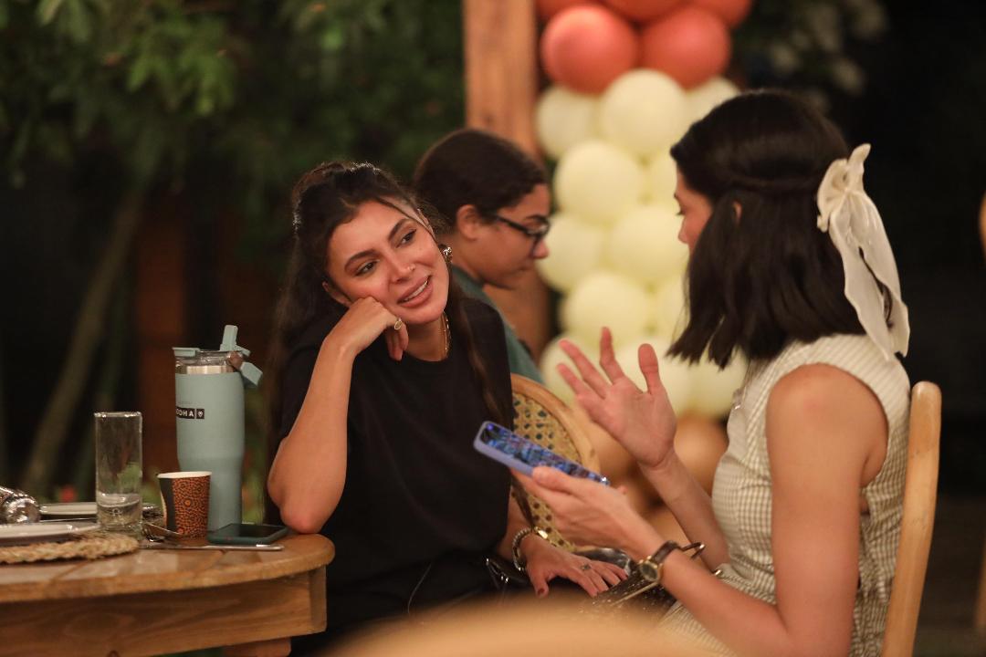 أول رد.. بسمة داود تدافع عن صديقتها في مسلسل ما تراه ليس كما يبدو | ما القصة؟ 5 <strong>بسمة داود وتارا عماد</strong>