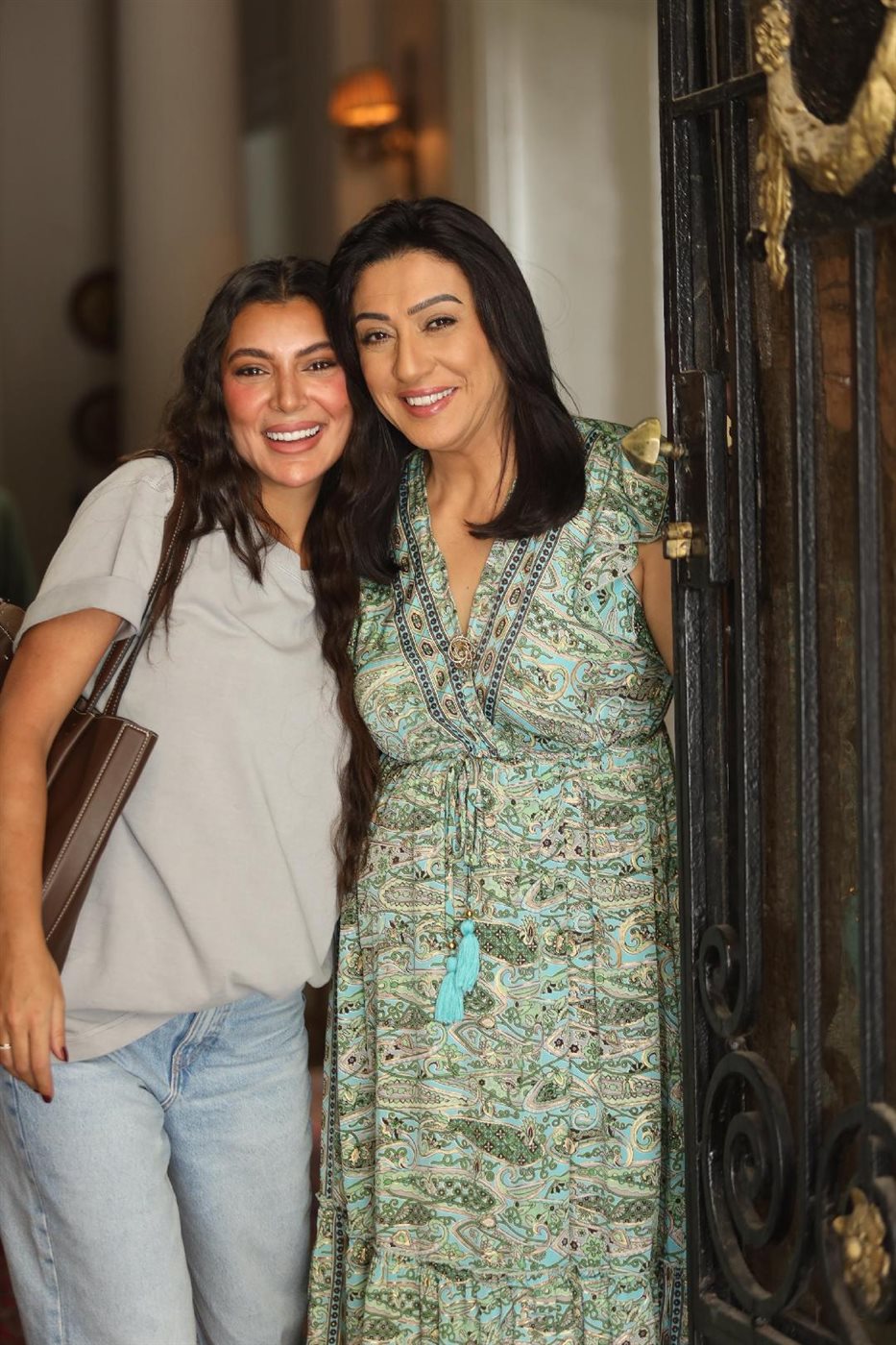 أول رد.. بسمة داود تدافع عن صديقتها في مسلسل ما تراه ليس كما يبدو | ما القصة؟ 4 <strong>بسمة داود ووفاء صادق</strong>