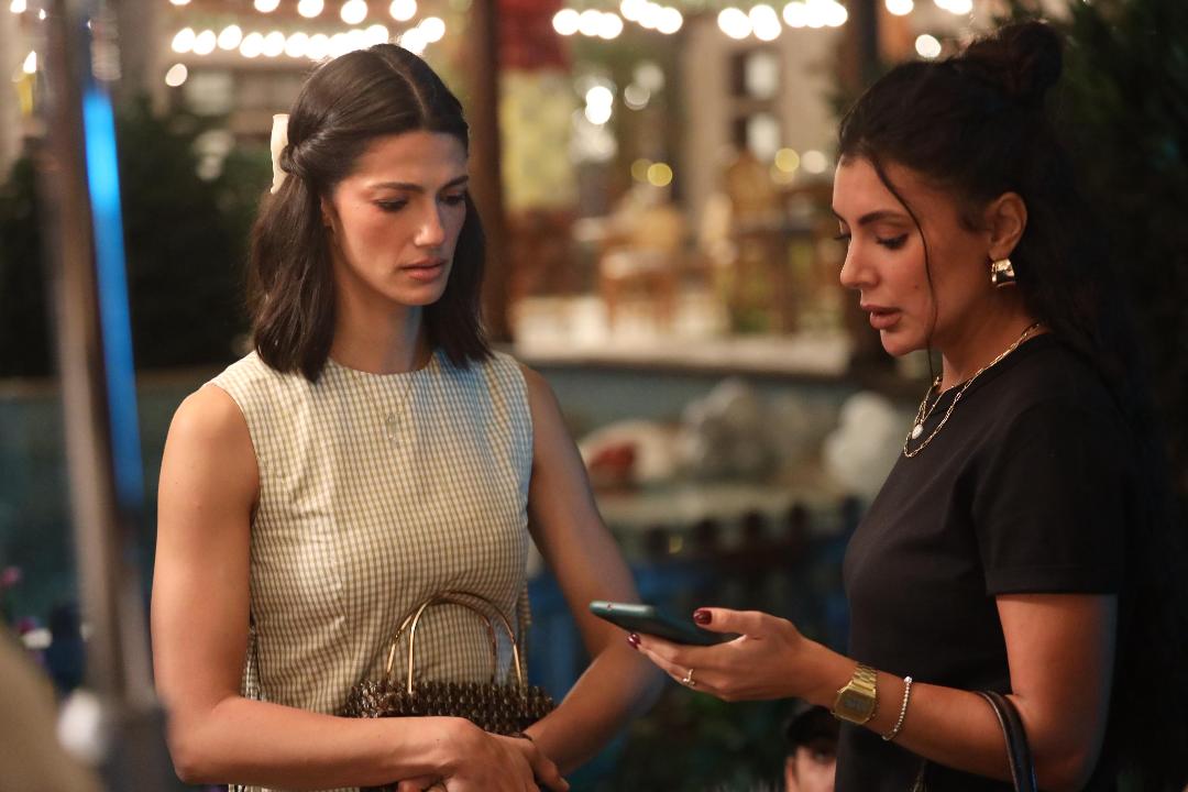 أول رد.. بسمة داود تدافع عن صديقتها في مسلسل ما تراه ليس كما يبدو | ما القصة؟ 8 <strong>بسمة داود وتارا عماد</strong>