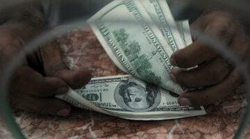 سعر الدولار اليوم الجمعة 8-8-2025..  ثبات أمام الجنيه مع عطلة البنوك
