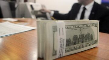 سعر الدولار ثابت.. ثبات سعر صرف الدولار اليوم الجمعة 15-8-2025  بسبب العطلة الأسبوعية