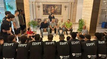 عودة غير متوقعة.. طارق محروس في معسكر منتخب اليد لدعم اللاعبين ببطولة العالم