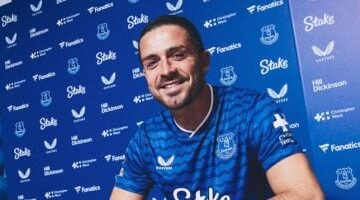 رسميًا.. جريليش لاعبًا لإيفرتون ويكشف سر اختياره القميص رقم 18