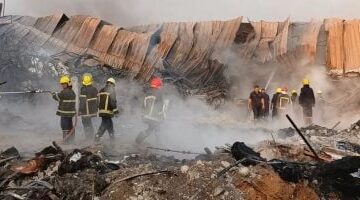 رسميًا.. مشاركة قوى الحماية المدنية بالقاهرة في إخماد حريق مصنع أحذية بالقلليوبية