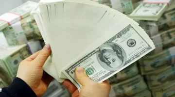 هبوط مفاجئ.. الدولار ينخفض 22 قرشًا في 10 بنوك بنهاية تعاملات الاثنين