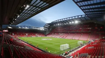 رقم قياسي جديد.. أنفيلد يدخل التاريخ من باب الأهداف.. هل يدفع ليفربول الثمن؟