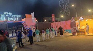 ليلة استثنائية على البحر.. الآلاف يحتشدون في مسرح العلمين قبل حفل تامر عاشور