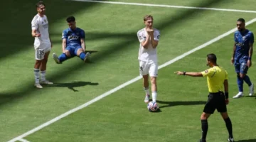 قرار مثير.. هوسين يكشف عن حلمه بارتداء قميص راموس في ريال مدريد