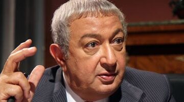 ظهور نادر.. قصة حب نور الشريف للزمالك وكيف ضحى بالكرة من أجل السينما