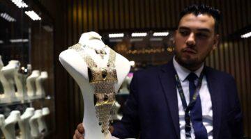 سعر الذهب اليوم.. عيار 21 يسجل 4615 جنيهًا باستقرار ملحوظ