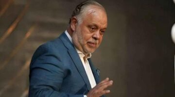 أشرف زكي يهاجم “تيك توكرز”: تشويه صورة مصر من “تحت التكييف”