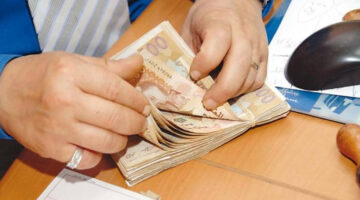 اقتراب الدراسة يُثقل كاهل الأسر..  القروض الاستهلاكية ملاذ المغاربة مع دخول مدرسي مرتقب