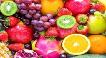 نصائح “الخضيري” للسيطرة على سكر الدم.. ما هي كمية الفواكه الكافية يوميًا؟